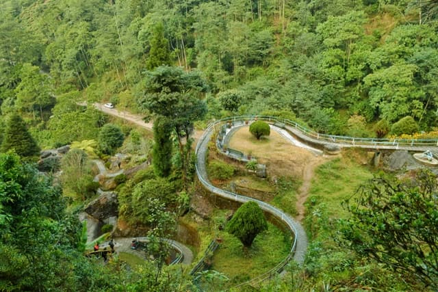 Best Tourist Place In Darjeeling: Rock Garden And Ganga Maiya Park