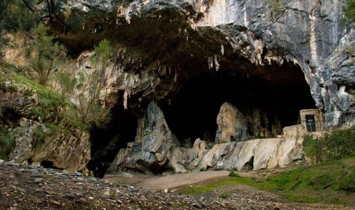 Rivona Caves, Rivona Village