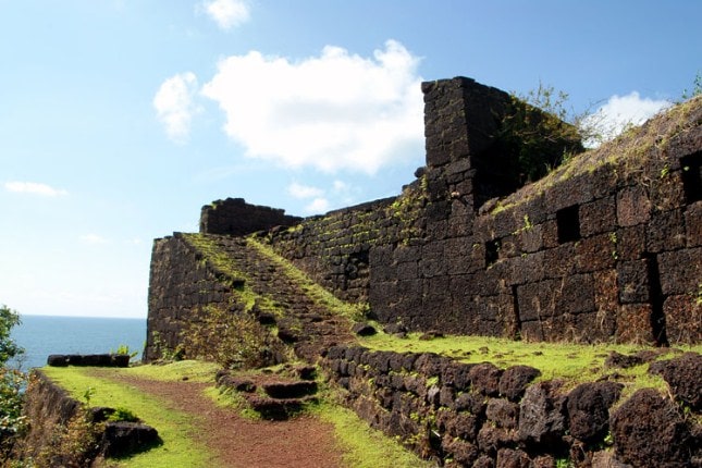 Cabo Fort, Dona Paula