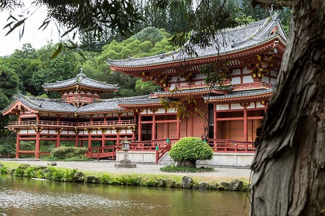 Things To Do In Oahu Hawaii: Byodo-In Temple Tour