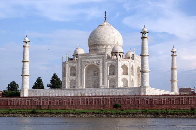 Taj Mahal History In English In Short Paragraph