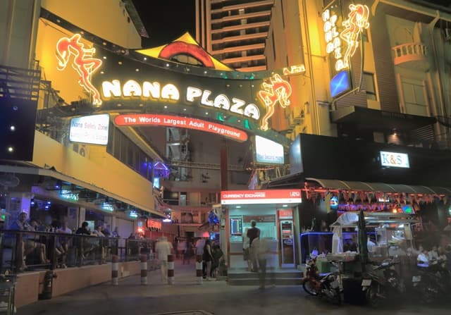 Nightlife In Bangkok For Singles: Nana Plaza