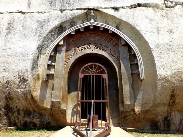 Barabar Caves, Sultanpur