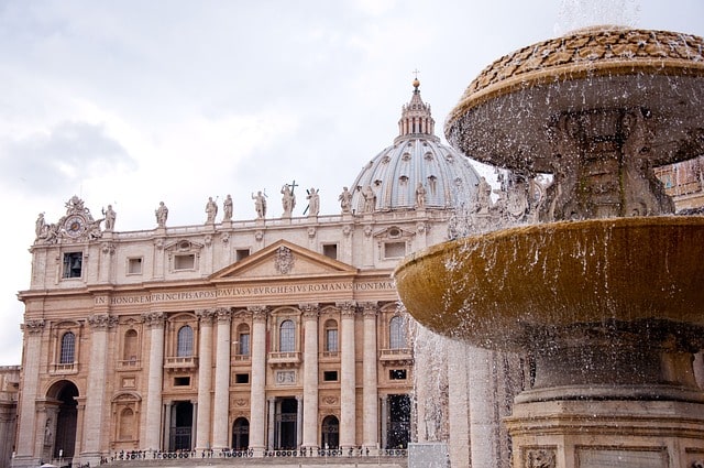 Observe The Optical Illusion Of The St Peter's Basilica Dome